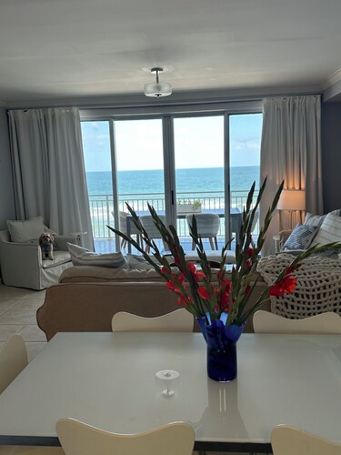 Beautifully appointed condo with a gorgeous ocean view. New to the market. 