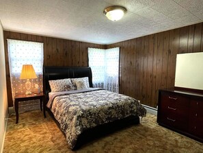 3 bedrooms, in-room safe, iron/ironing board, WiFi