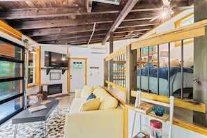Fernseher, Kamin, Arbeitsbereiche