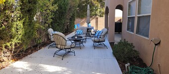 New listed home near Balloon Fiesta Park!! Sleeps 10!