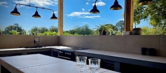 The ample Villa/ luxurious interior/4 mins from the beach!