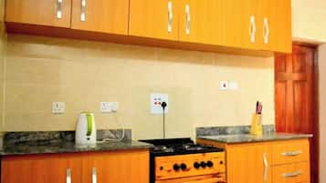 Køkkentøj/tallerkener/redskaber, krydderier