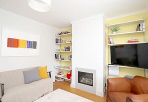 تلفزيون ذكي، مدفأة، كُتُب