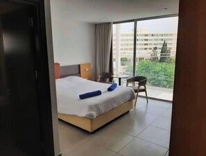 1 soverom, safe på rommet, strykejern/-brett og wi-fi (inkludert)