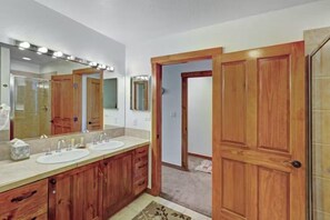 Condo (3 Bedroom Condo on Main Street in Bre) | Exterior