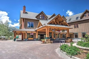 Exterior - 3 Bedroom Condo on Main Street in Breckenridge - Pool, Hot Tubs, Fitness Center & More! (Breckenridge)