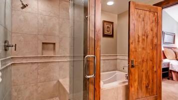 Condo (3 Bedroom Mountain Condo on Main Stre) | Exterior