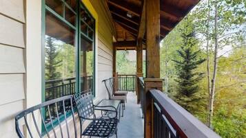 Condo (2 Bedroom Luxury Condo on Main Street) | Exterior