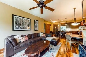 Condo (2 Bedroom Luxury Condo on Main Street) | Exterior