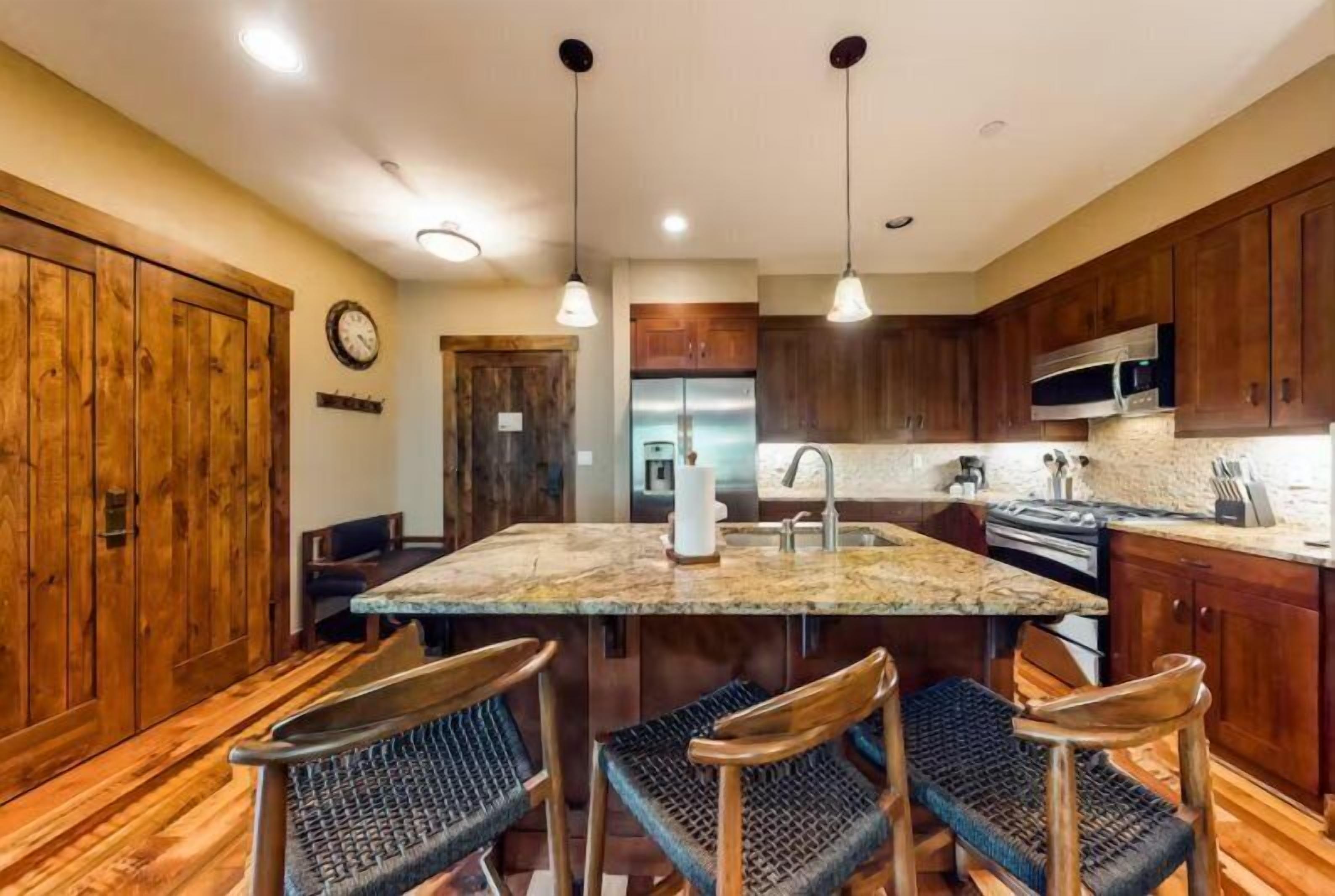 Condo (2 Bedroom Luxury Condo on Main Street) | Exterior