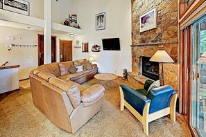 Condo (Peak 8, Spacious 2 Bedroom Rental - h) | Exterior