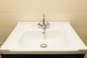 Deluxe Double Room | Bathroom | Shower, slippers, towels, soap - Roomshala 081 Manya Residency (New Delhi)