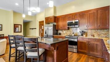 Condo (Luxury 3 Bedroom Water House on Main ) | Exterior