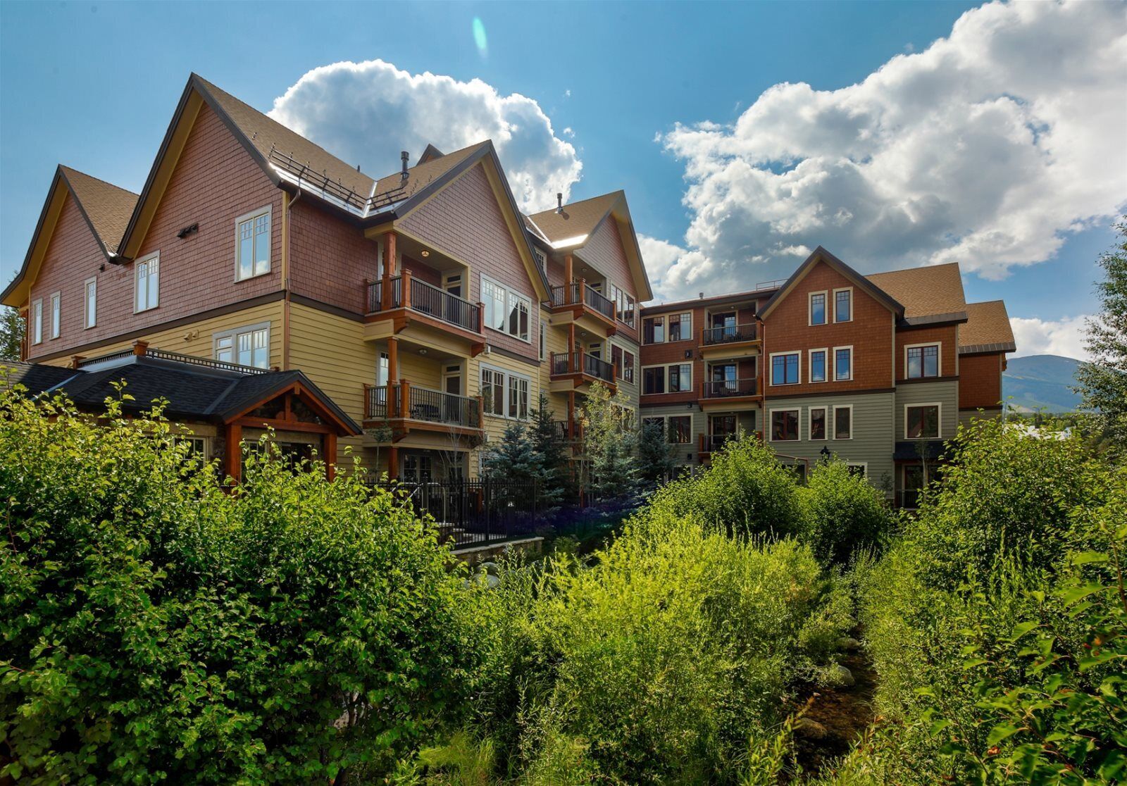 Condo (Luxury 3 Bedroom Water House on Main ) | Exterior