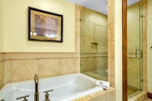 Condo (Luxury 3 Bedroom Water House on Main ) | Exterior