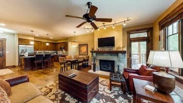 Condo (Water House Luxury 2 Bedroom on Main ) | Exterior
