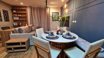 Apartamento família | Cozinha privada | Geladeira, micro-ondas, torradeira, liquidificador