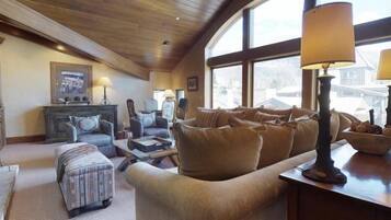 Condo (Vail Village 5 Bedroom with Private H) | Exterior