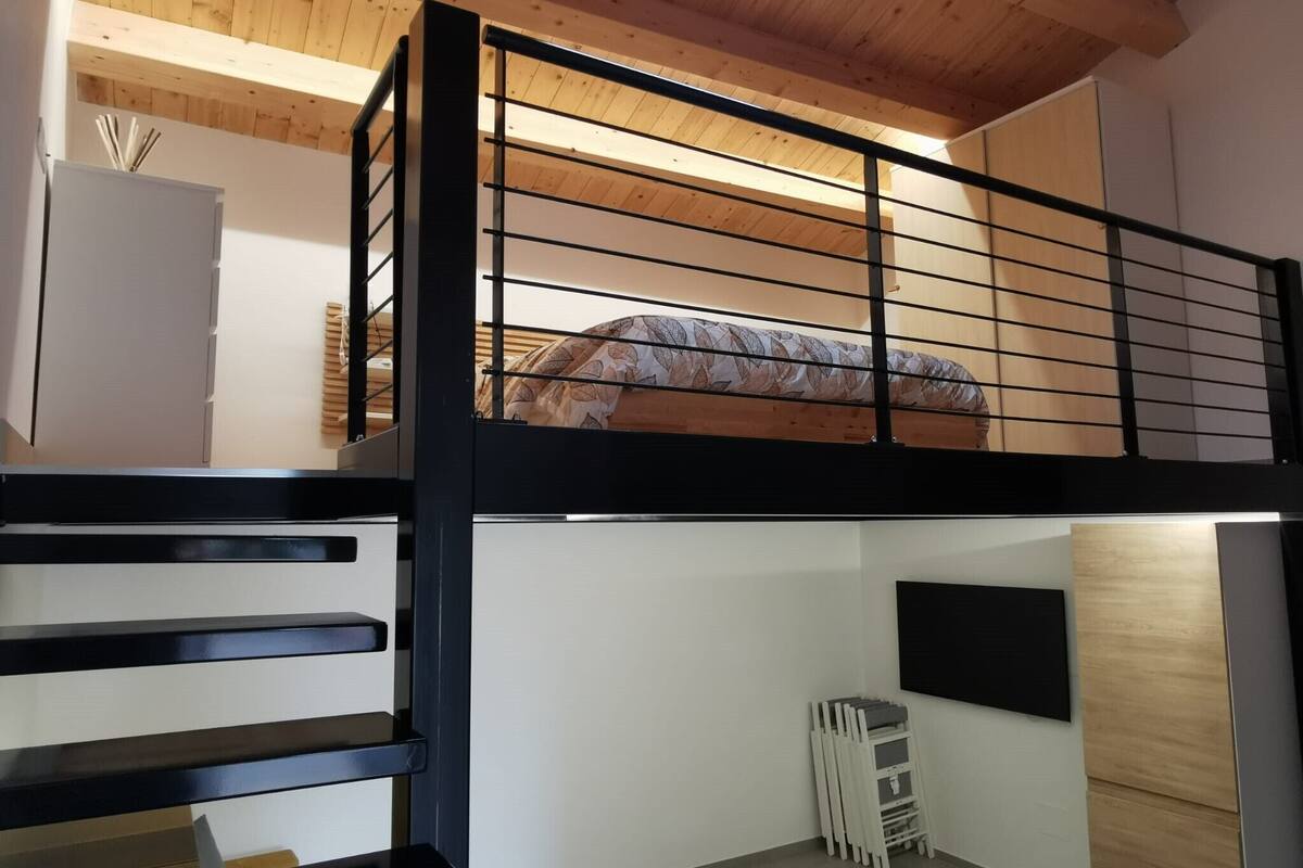 Deluxe Room | 1 bedroom, in-room safe, iron/ironing board, free cribs/infant beds