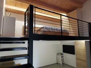 Deluxe Room | 1 bedroom, in-room safe, iron/ironing board, free cots/infant beds