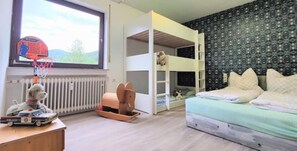 3 bedrooms, desk, iron/ironing board, travel crib - Family vacation apartment Lichtenstein (BW) (Lichtenstein)