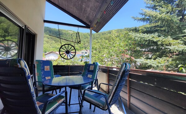 Outdoor dining - Family vacation apartment Lichtenstein (BW) (Lichtenstein)