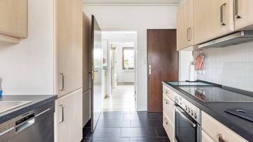 Kühlschrank, Mikrowelle, Ofen, Geschirrspüler