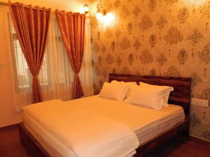 2 chambres, fer et planche à repasser, Wi-Fi, draps fournis