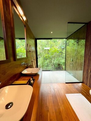 Villa panorámica, 2 habitaciones, piscina privada, vistas al lago | Baño