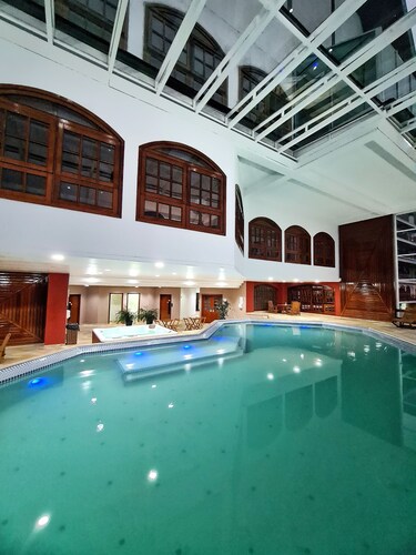 Dúplex Luxo com Piscina Aquecida, Lareira e Wifi