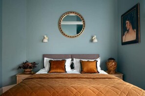 2 عدّة غرف نوم ومكواة/لوح كي وواي فاي وملاءات أسرّة