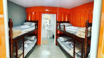 Kahden hengen perushuone (kaksi sänkyä)