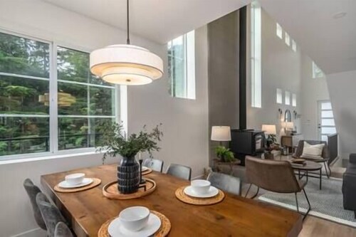 Black Diamond Cabin | Private Hot Tub • Wood Fireplace • BBQ