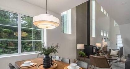 Black Diamond Cabin | Private Hot Tub • Wood Fireplace • BBQ