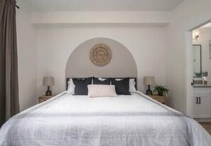 5 bedrooms, travel cot, WiFi, bed sheets