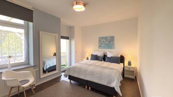 1 Schlafzimmer, Zimmersafe, Schreibtisch, Reisekinderbett