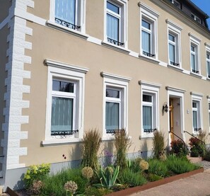 تفاصيل الفندق من الخارج