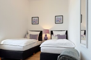 2 habitaciones, caja de seguridad en la habitación y cuna de viaje 