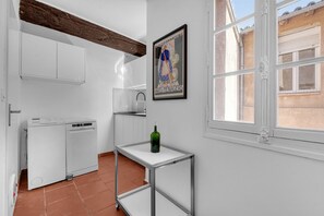 Frigorifero, microonde, forno, lavastoviglie