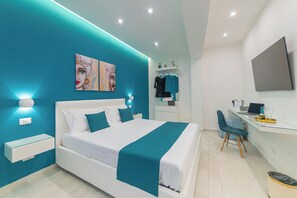 Habitación Deluxe, 1 cama King size, baño en la habitación | 1 habitación, caja de seguridad en la habitación y escritorio 