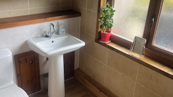 SĂšche-cheveux, savon, papier toilette