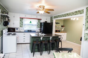 Private kitchen - Granny's House- Hometown Hospitality by The Coleman Vault (Marionville)