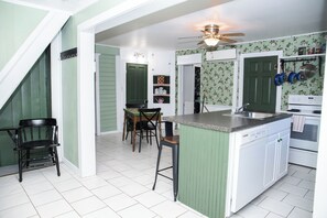 Private kitchen - Granny's House- Hometown Hospitality by The Coleman Vault (Marionville)