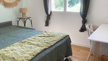 4 chambres, fer et planche à repasser, lit parapluie, Wi-Fi