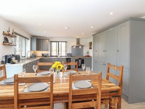 Dining - Oak Tree House, 1 Homestead Gardens (Great Yarmouth)