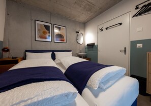 標準雙人或雙床房 | 隨行嬰兒床、免費無線上網