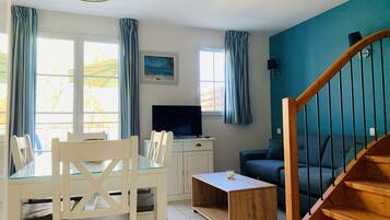 Casa familiar | Área de sala de estar | Televisión de pantalla plana