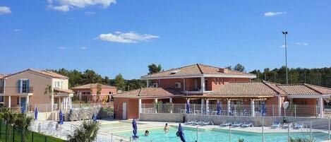 Piscina externa sazonal