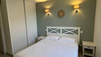 Casa Confort | Decoración personalizada y tabla de planchar con plancha