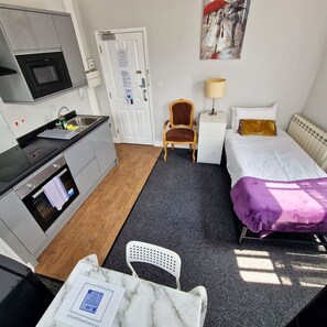 1 bedroom, iron/ironing board, free WiFi, bed sheets - Budget ground floor studio 1 (Norfolk)